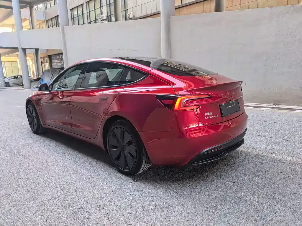Tesla Model 3 — фото 8