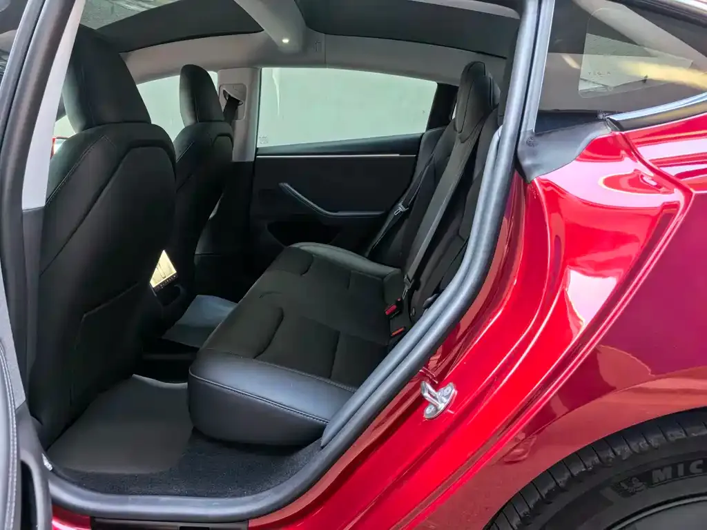 Tesla Model 3 — фото 5