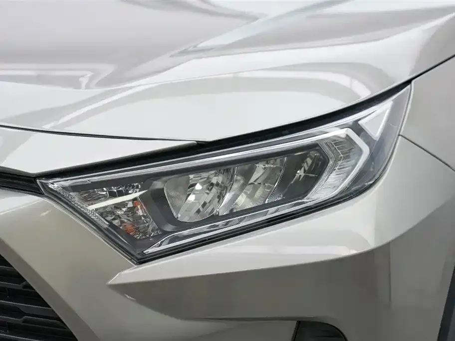 Toyota RAV4 — фото 3