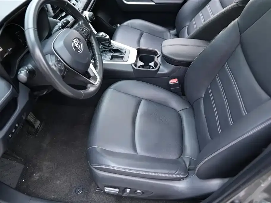 Toyota RAV4 — фото 4