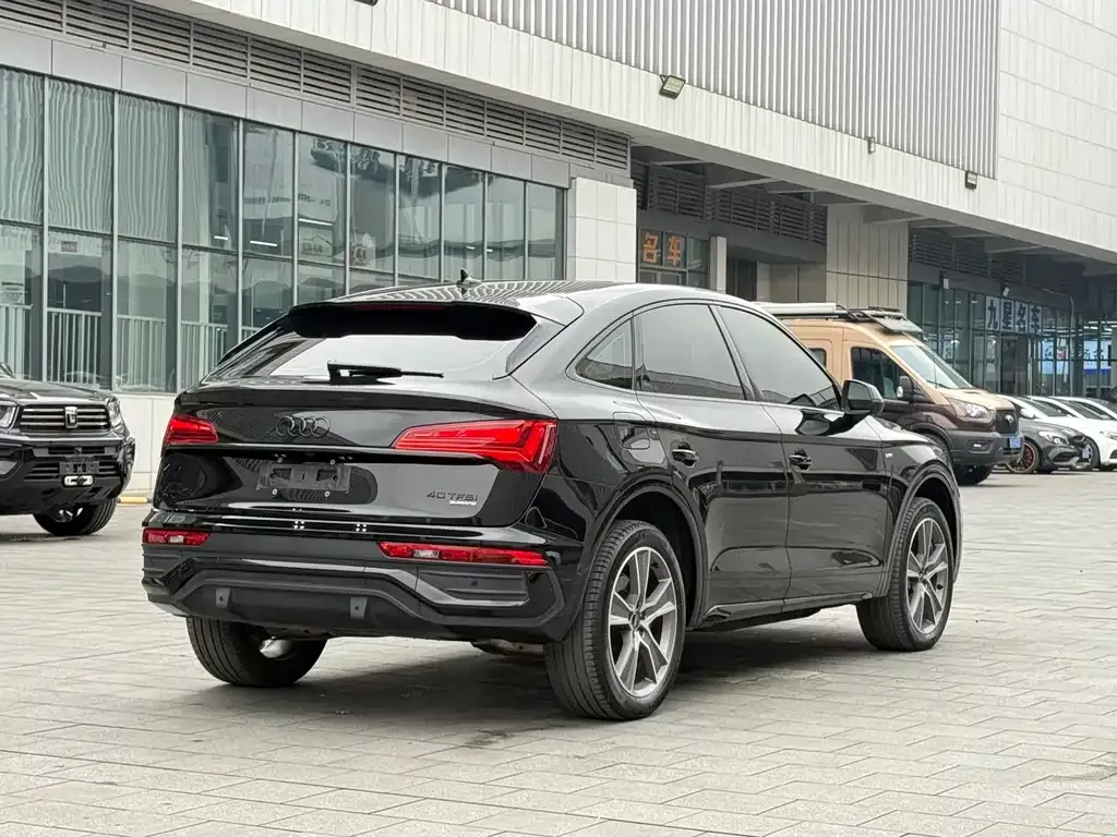 Audi Q5L Sportback 2023 из CN, фото 2