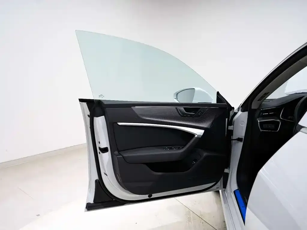 Audi A7L 2023 из CN, фото 2