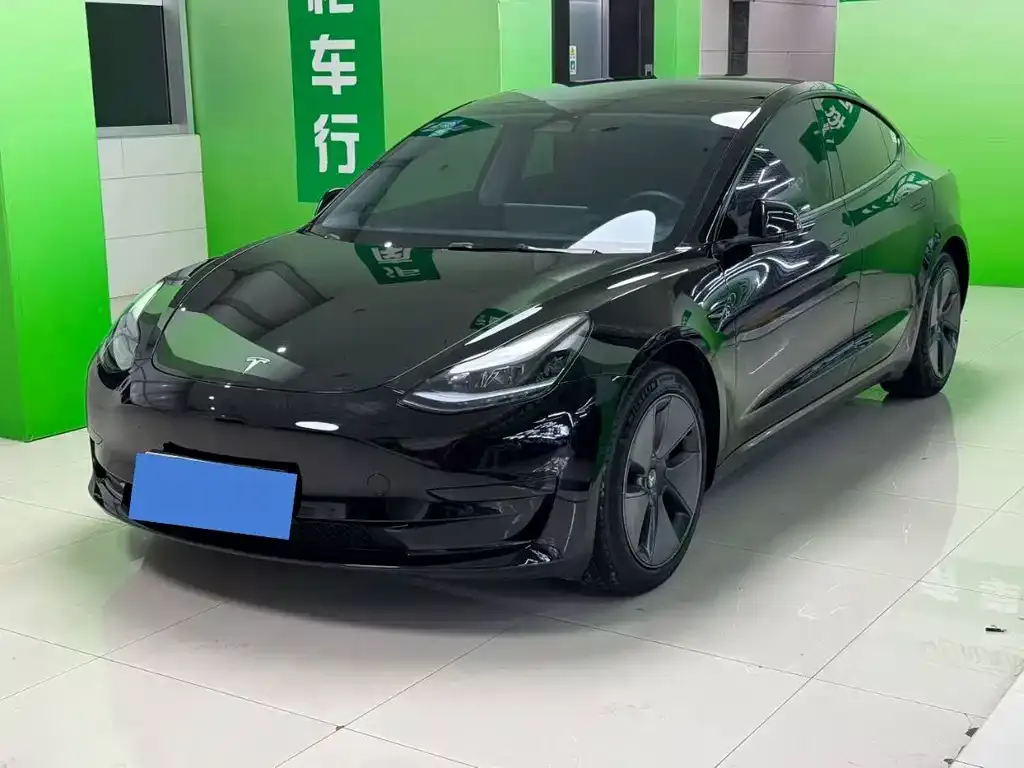 Tesla Model 3 — фото 1