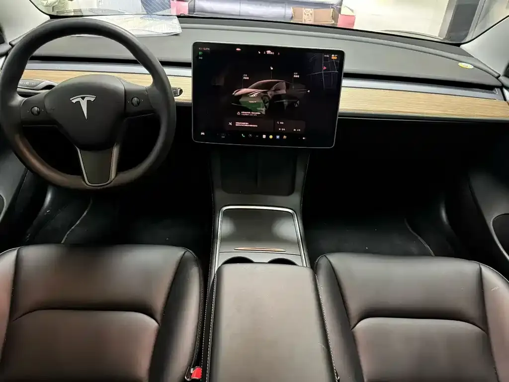 Tesla Model 3 — фото 4