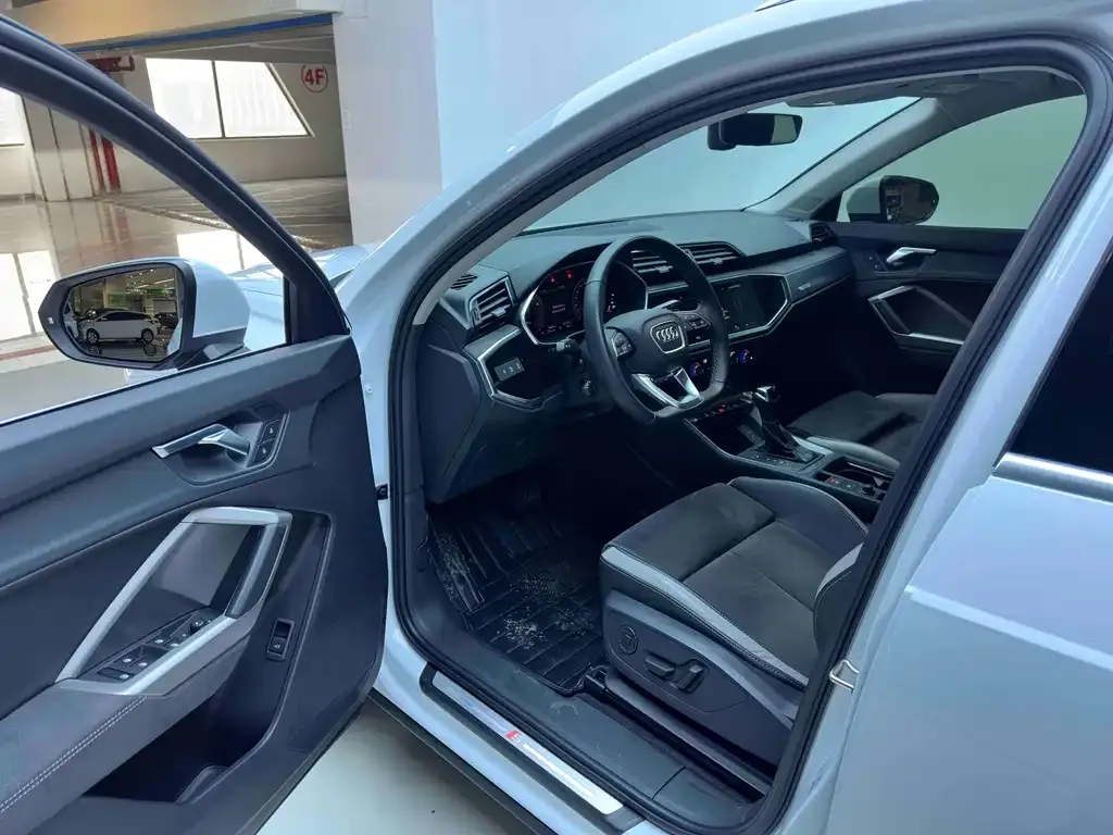 Audi Q3 2023 из CN, фото 5