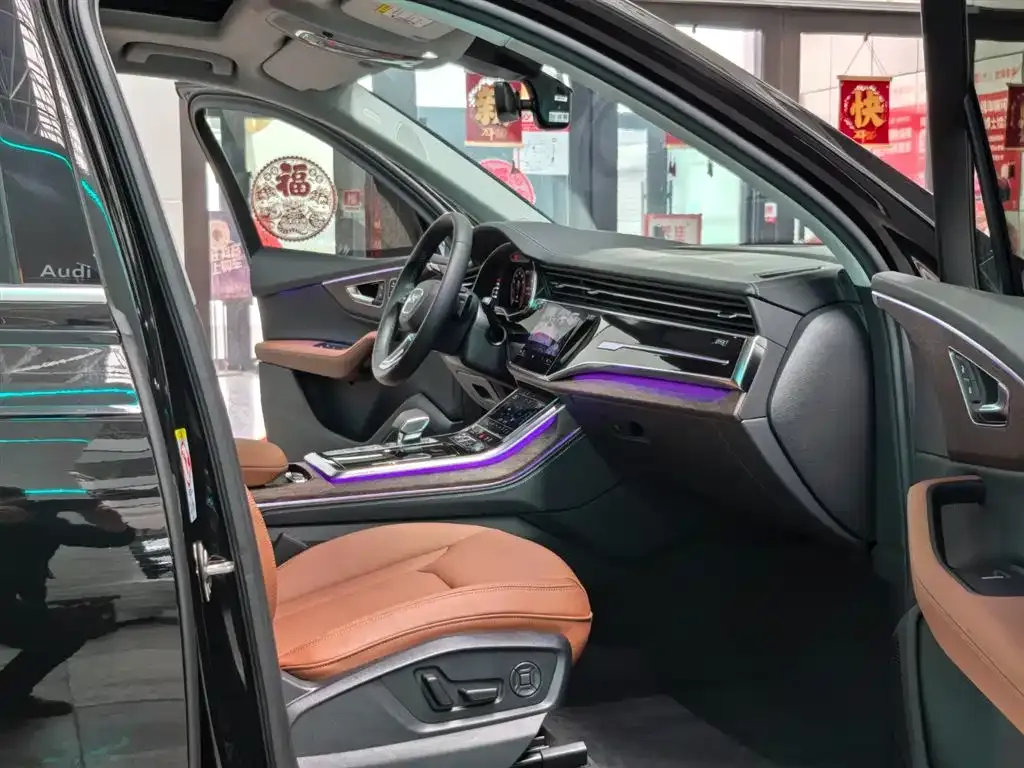 Audi Q7 2025 из CN, фото 2