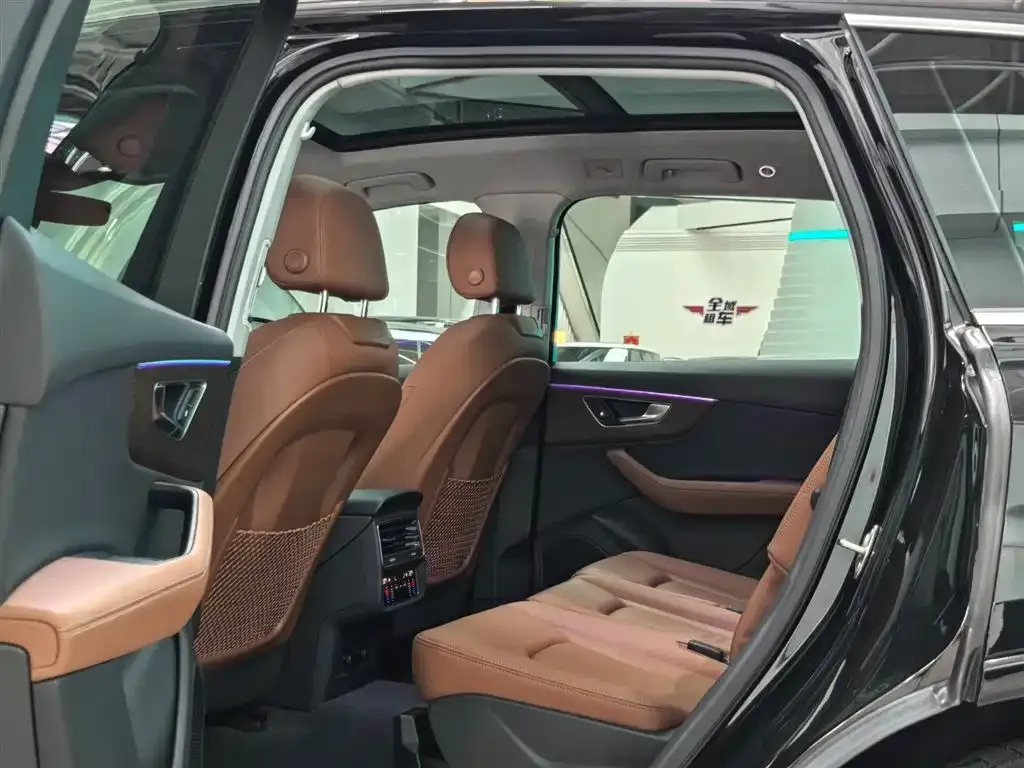 Audi Q7 2025 из CN, фото 7