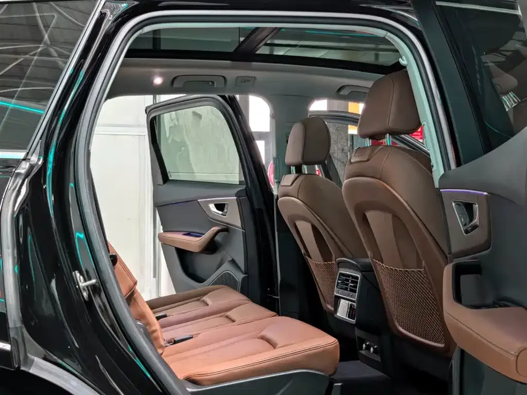 Audi Q7 2025 из CN, фото 4