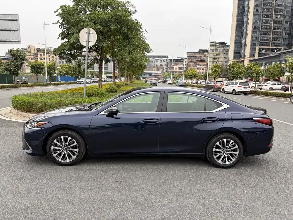 Lexus ES 2023 из CN, фото 3
