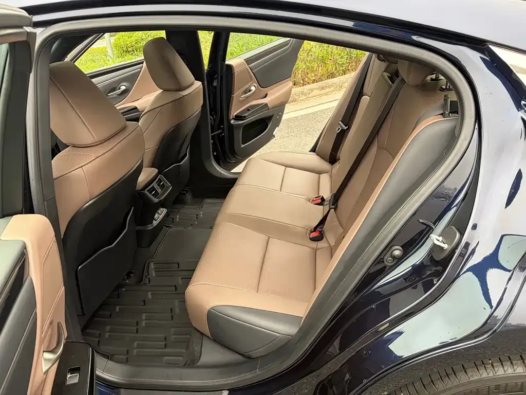 Lexus ES 2023 из CN, фото 2