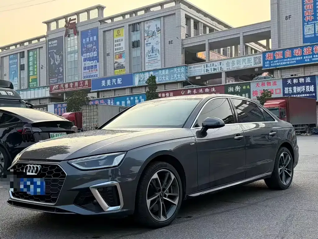 Audi A4L 2022 из CN, фото 1