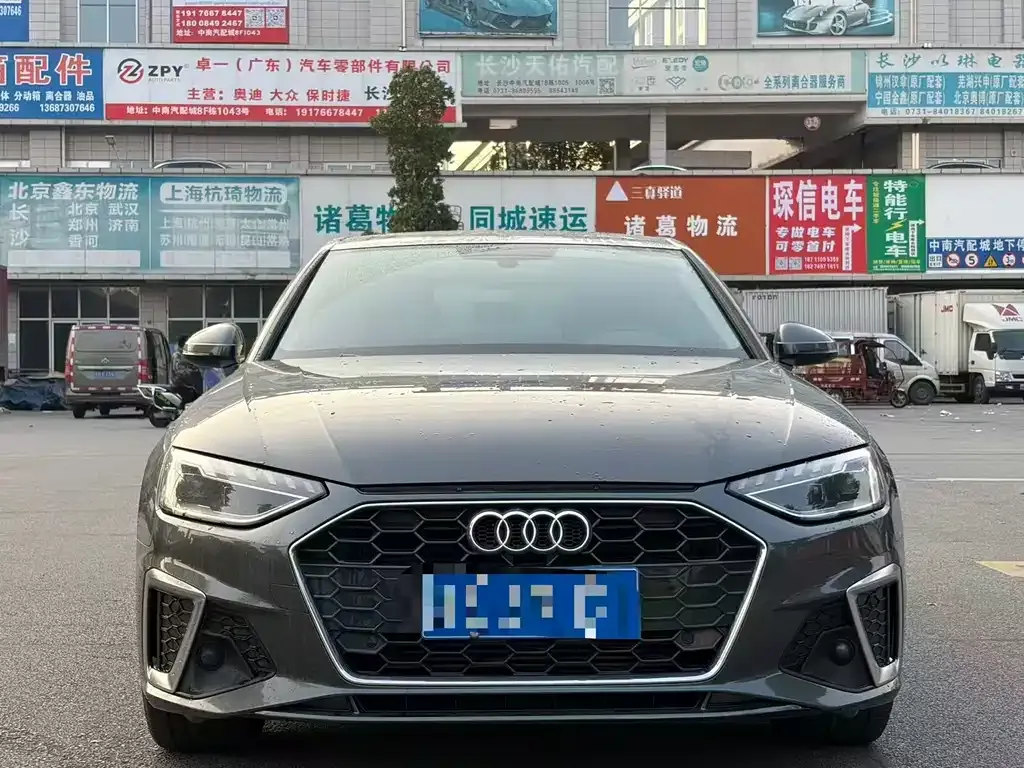 Audi A4L 2022 из CN, фото 3