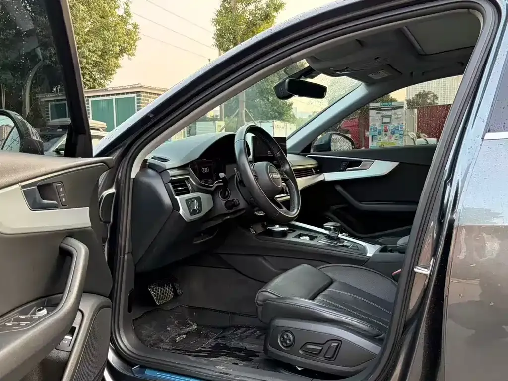Audi A4L 2022 из CN, фото 6