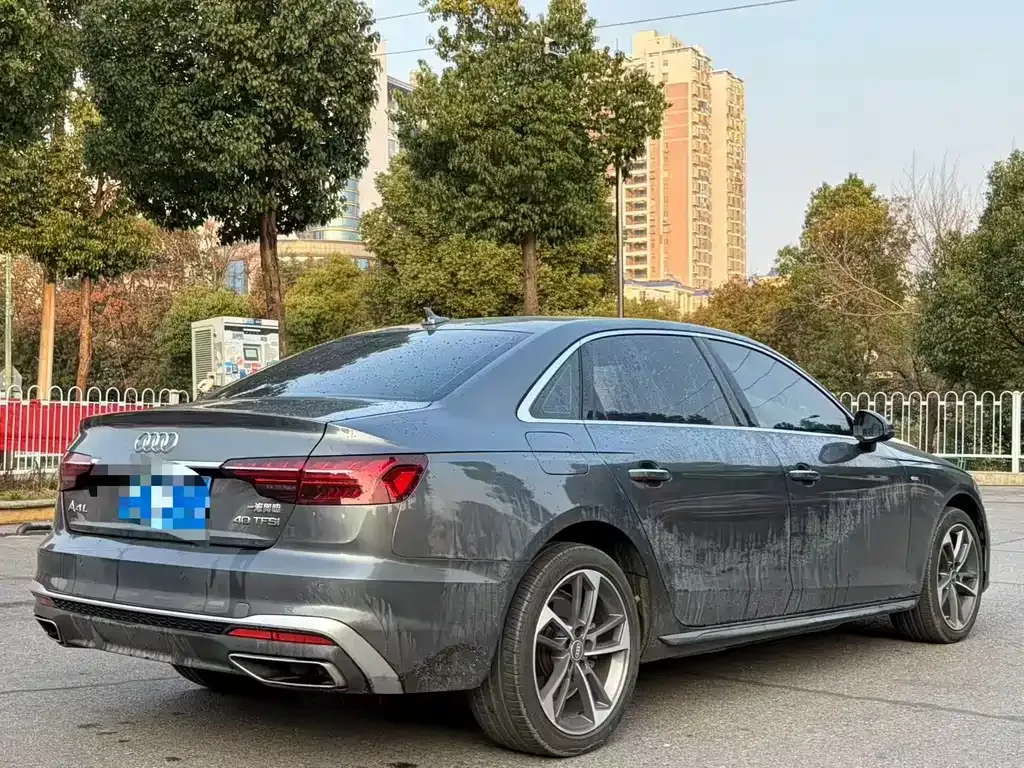 Audi A4L 2022 из CN, фото 8