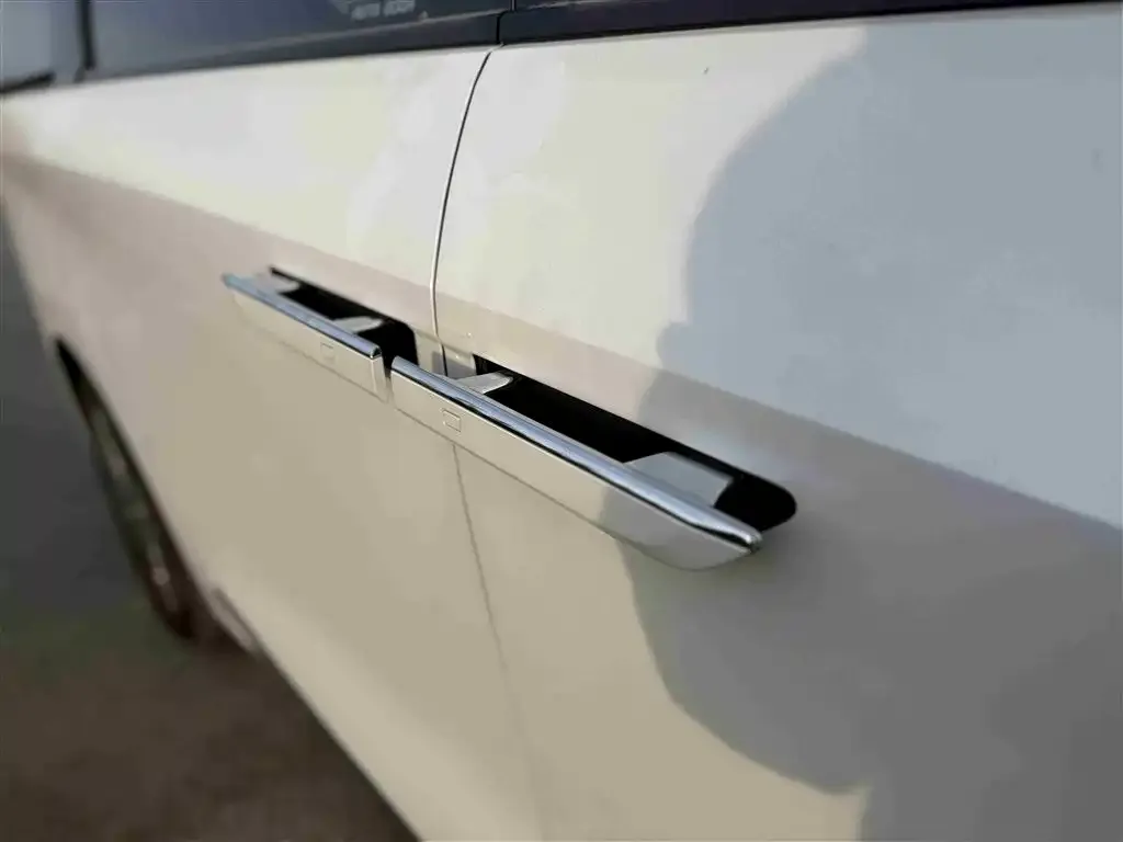 Buick GL8 Hybrid — фото 3