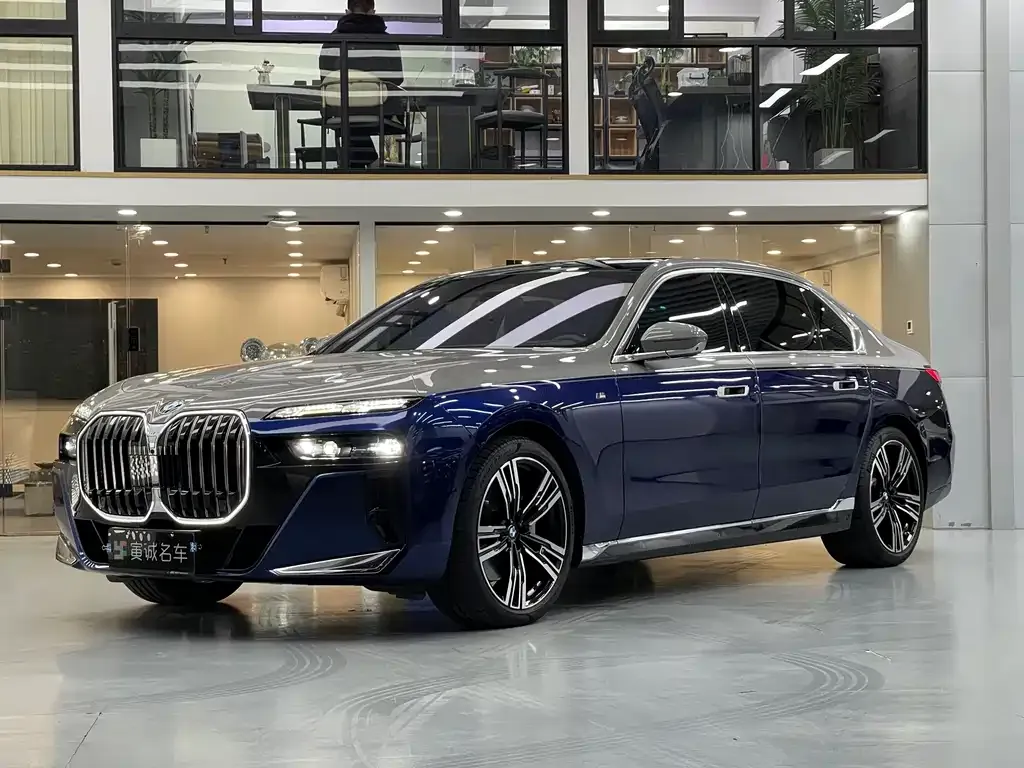 BMW 7 Series 2023 из CN, фото 1