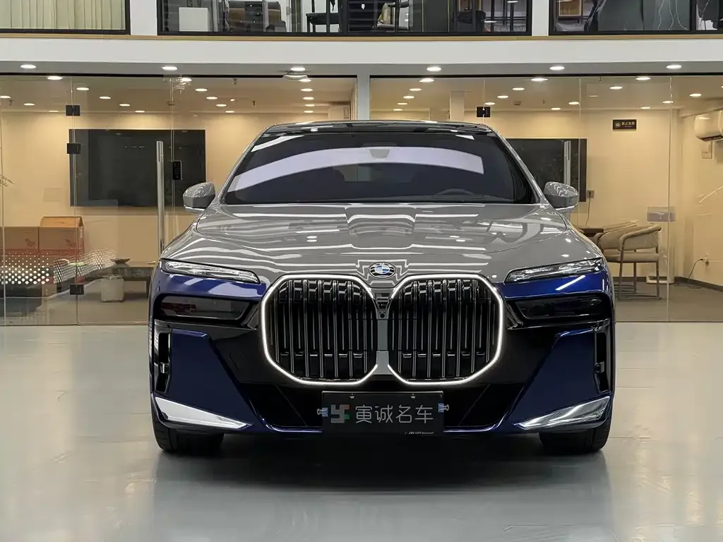 BMW 7 Series 2023 из CN, фото 2