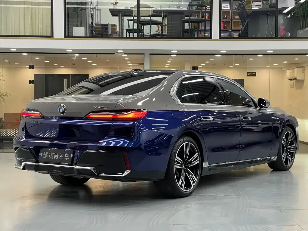 BMW 7 Series 2023 из CN, фото 3