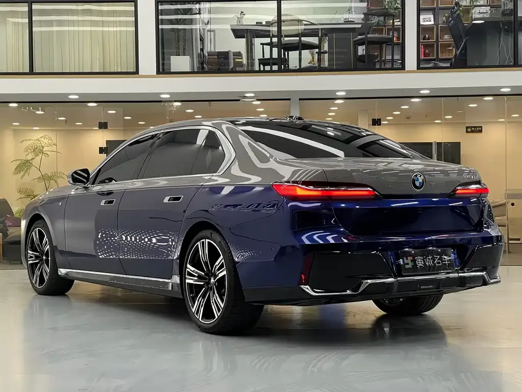 BMW 7 Series 2023 из CN, фото 7