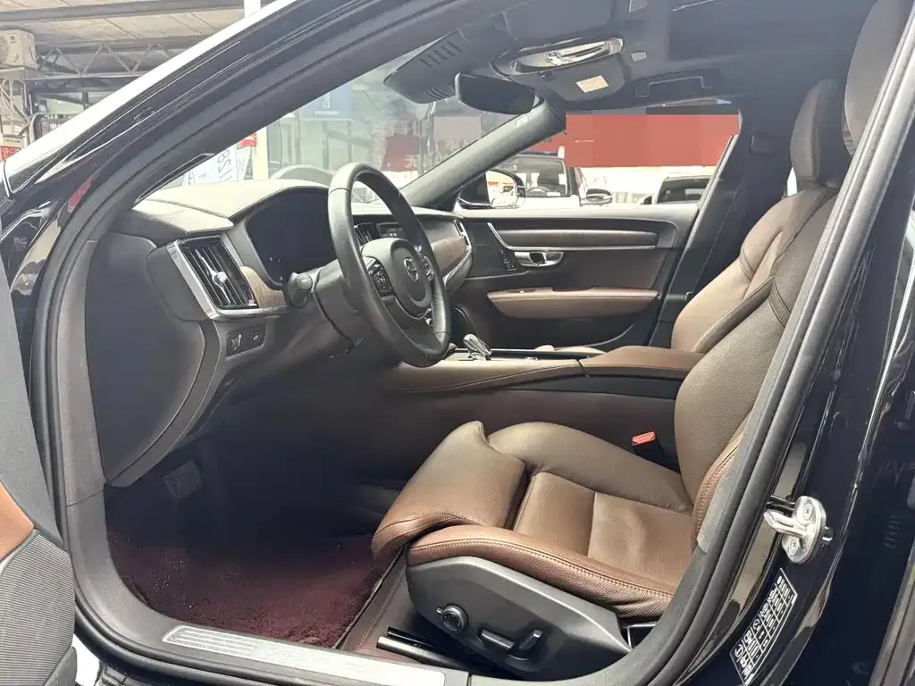 Volvo S90 2022 из CN, фото 4
