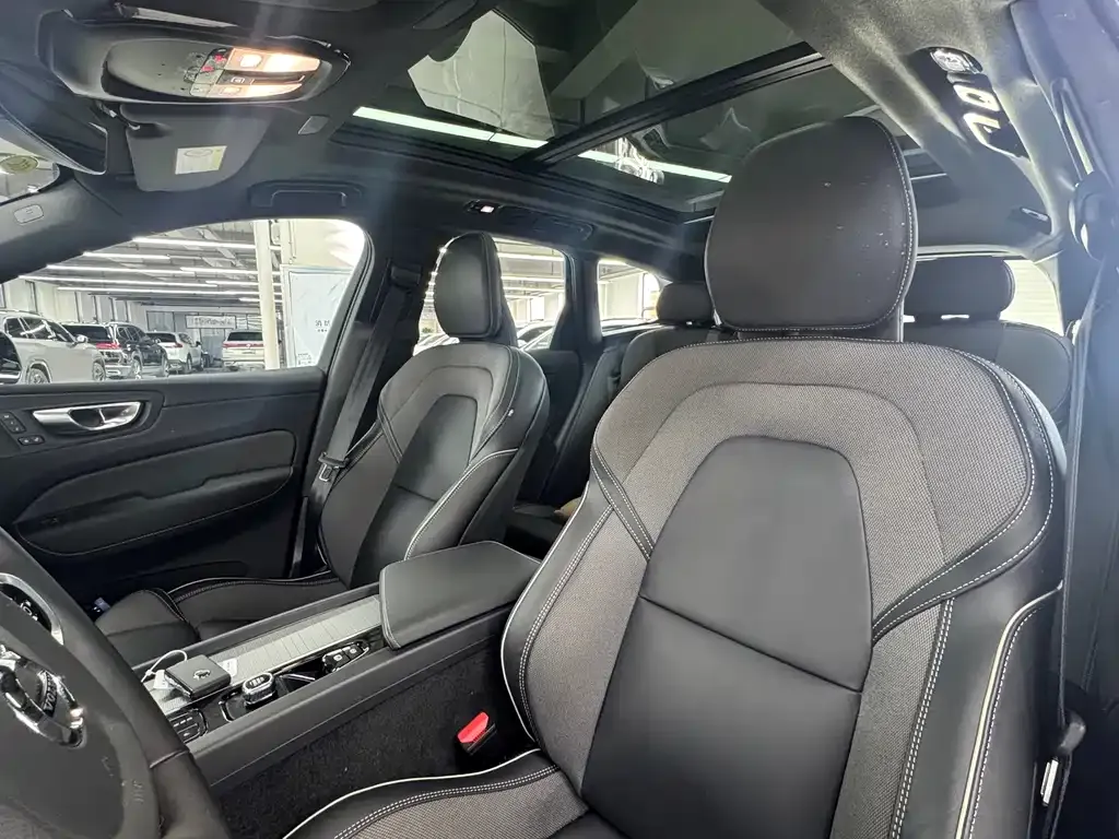 Volvo XC60 2025 из CN, фото 10