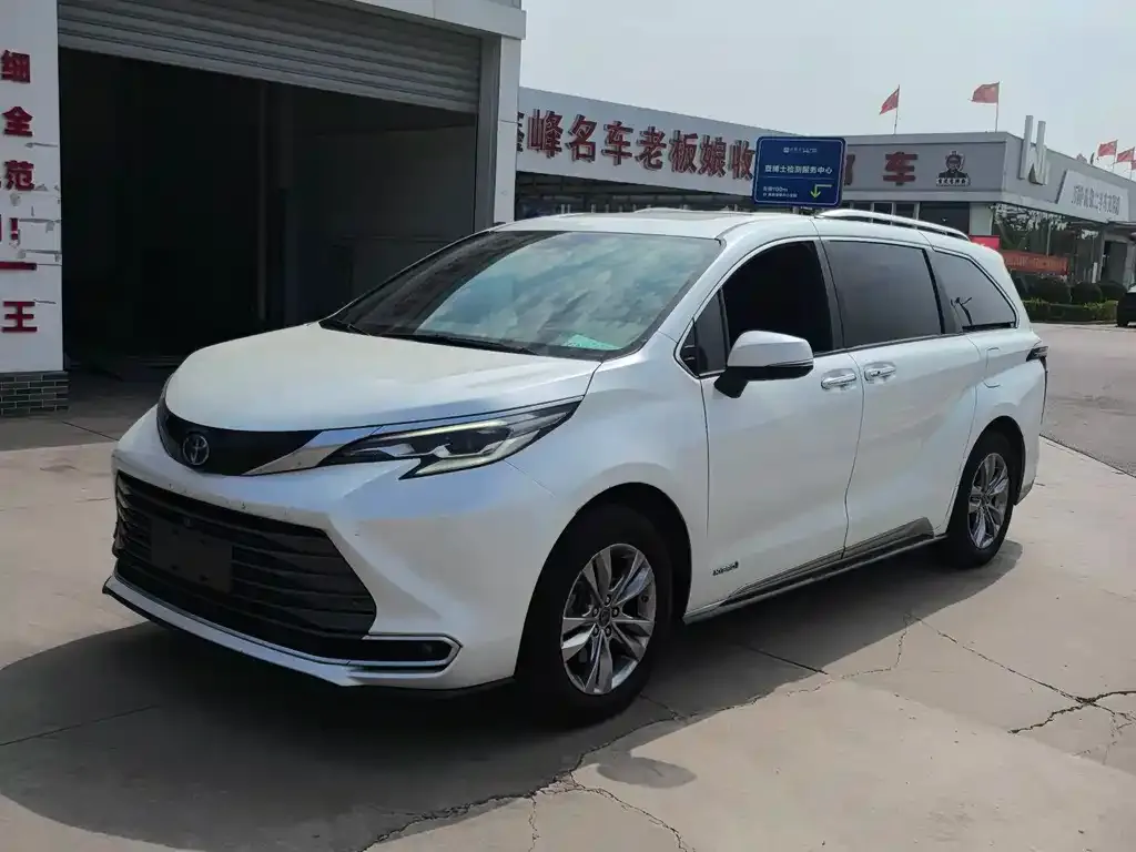 Toyota Sienna 2022 из CN, фото 1