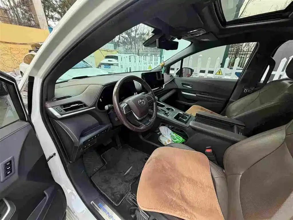 Toyota Sienna 2022 из CN, фото 4