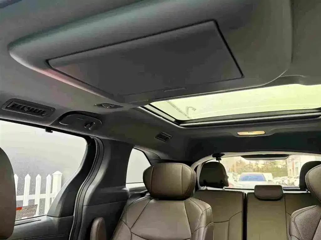 Toyota Sienna 2022 из CN, фото 5