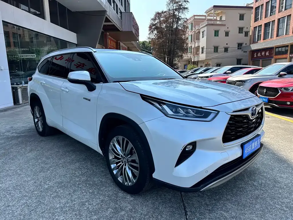 Toyota Highlander — фото 10