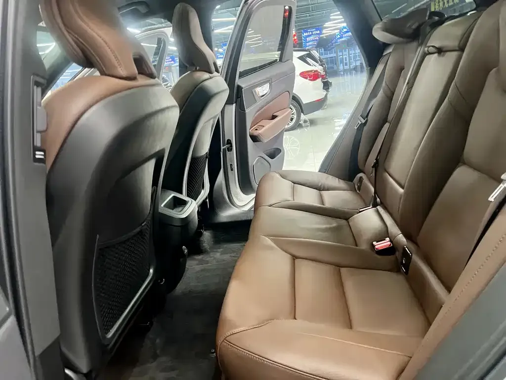 Volvo XC60 2023 из CN, фото 8