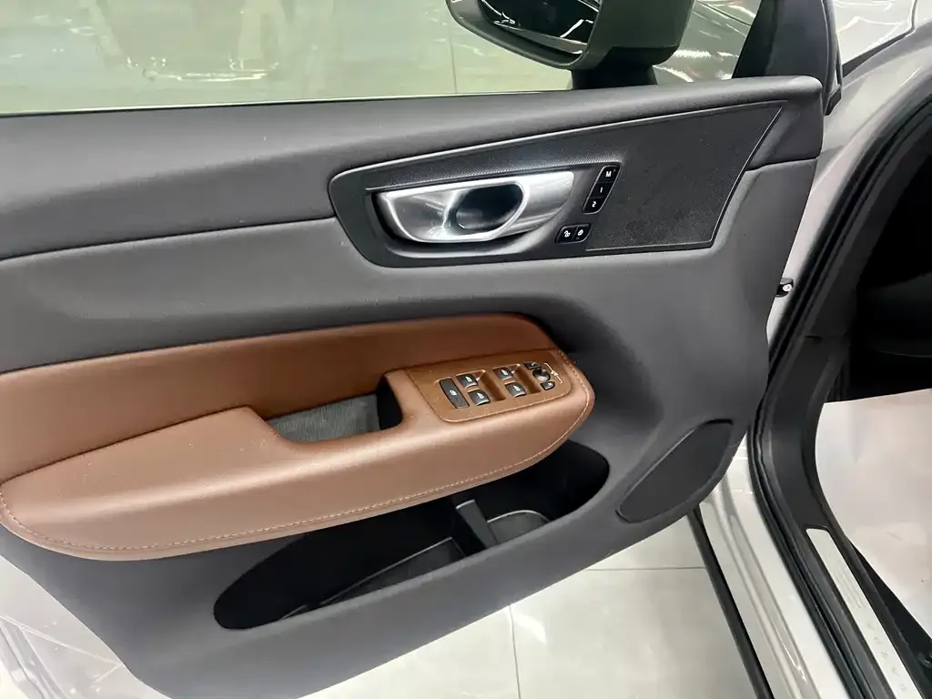 Volvo XC60 2023 из CN, фото 2