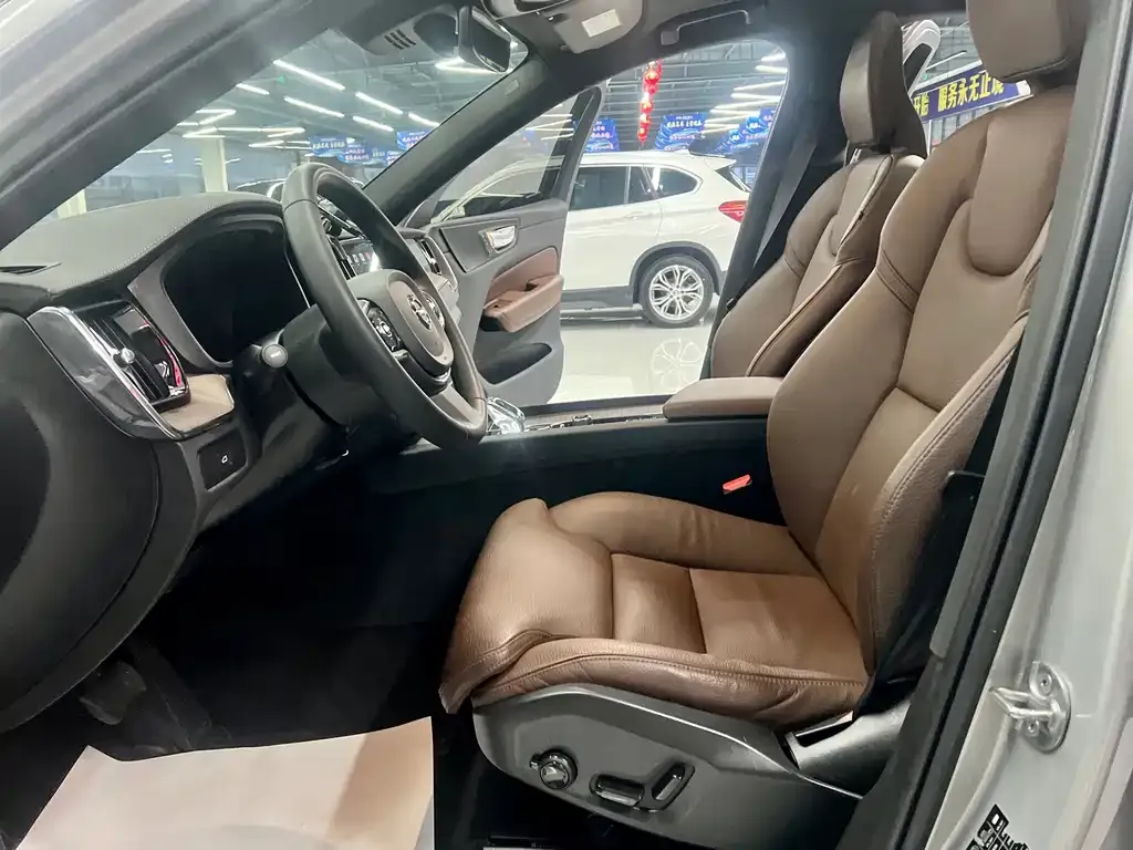 Volvo XC60 2023 из CN, фото 6