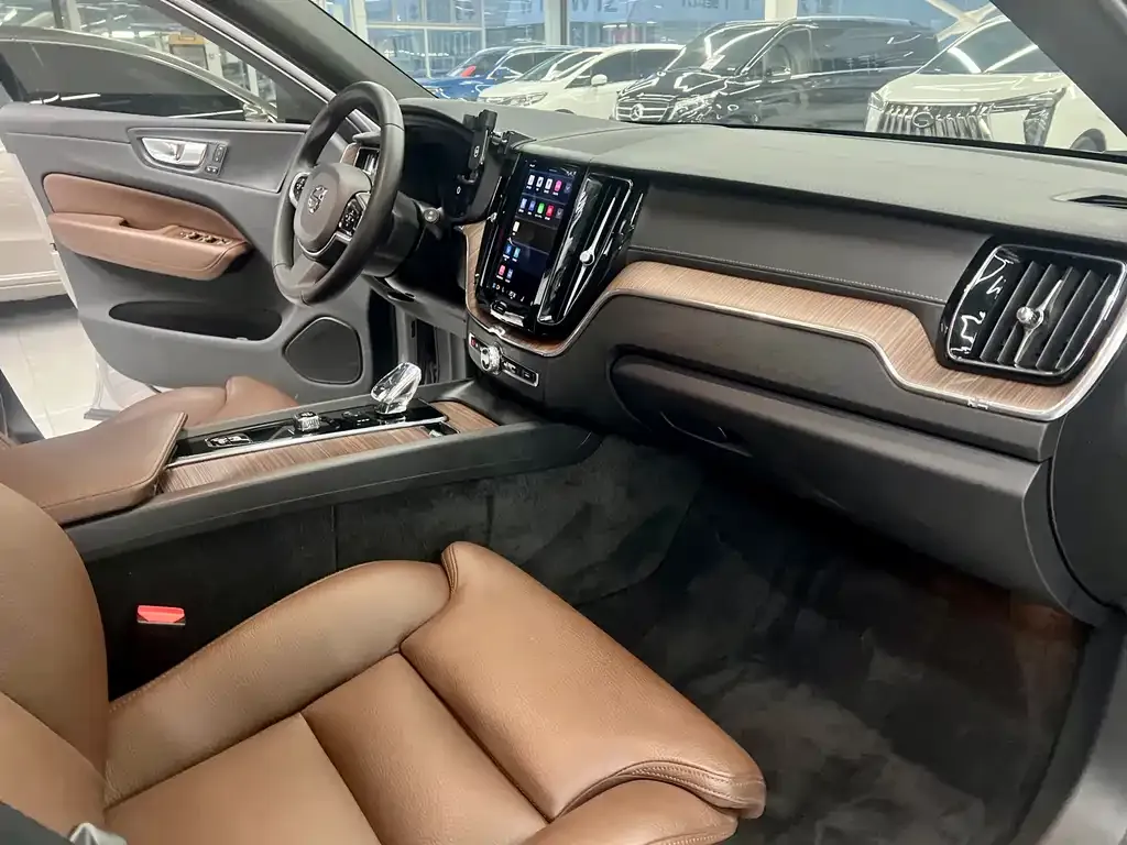 Volvo XC60 2023 из CN, фото 3