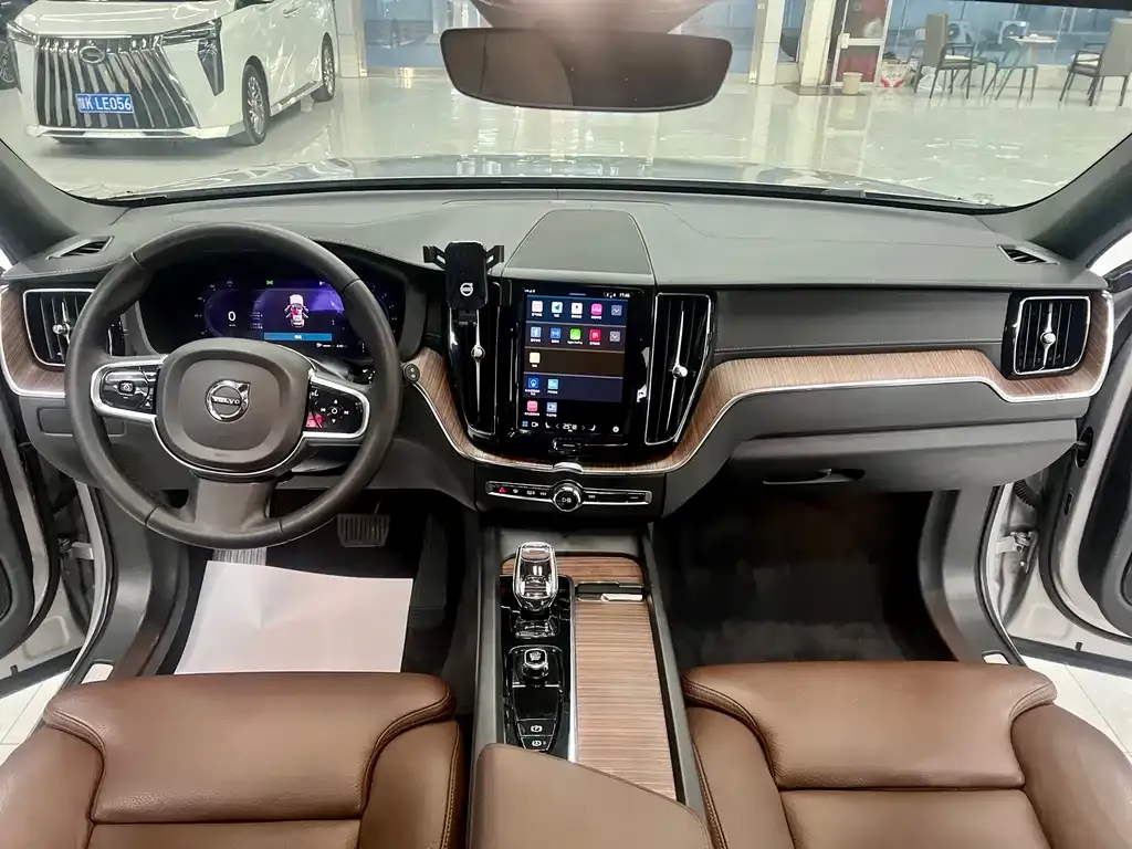 Volvo XC60 2023 из CN, фото 9