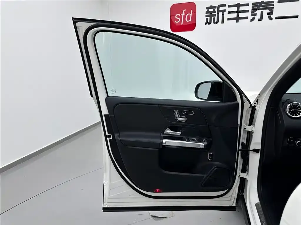 Mercedes-Benz GLB 2023 из CN, фото 8