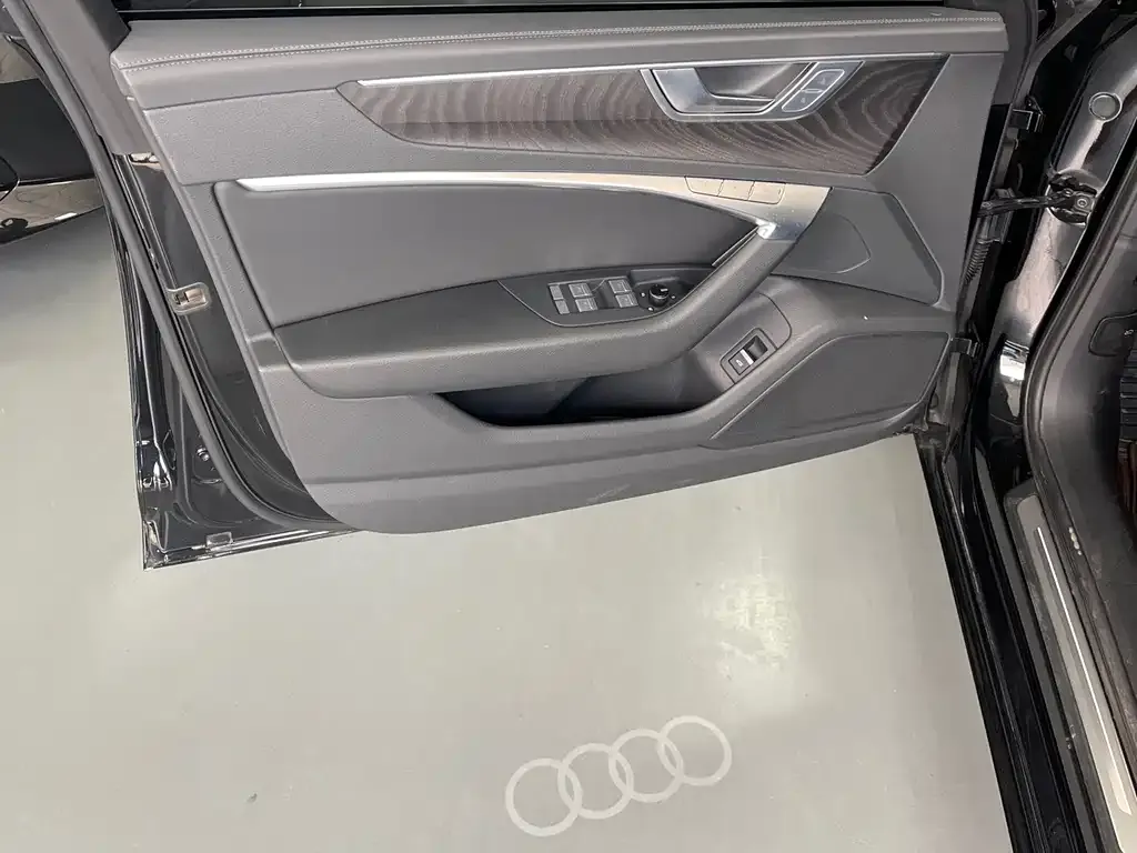 Audi A6L 2024 из CN, фото 8