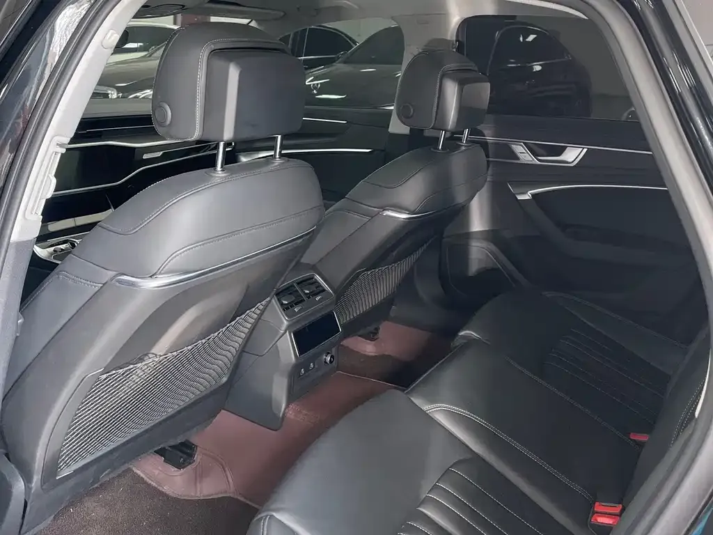 Audi A6L 2024 из CN, фото 9
