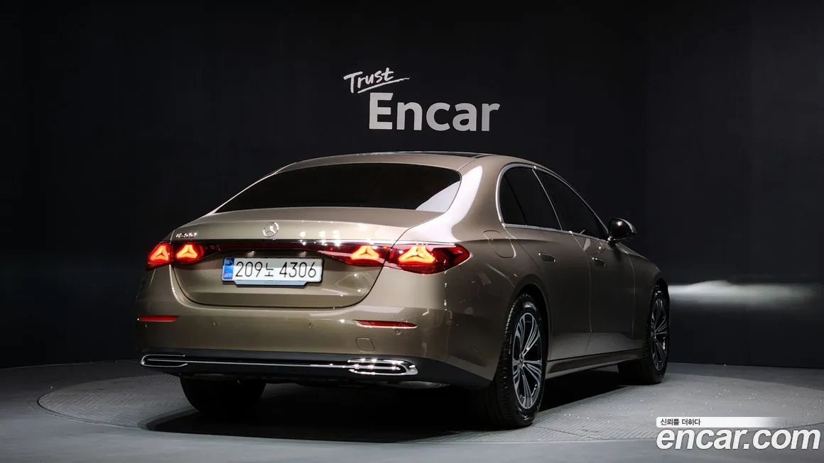 Mercedes-Benz E-Class — фото 3