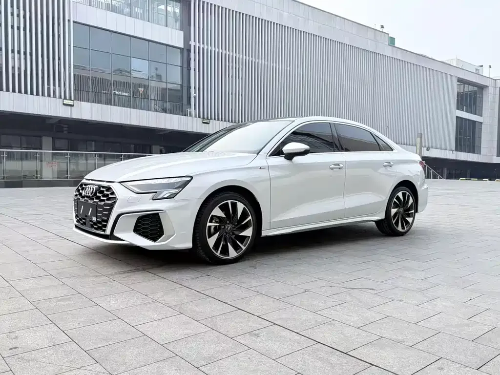 Audi A3 2023 из CN, фото 1