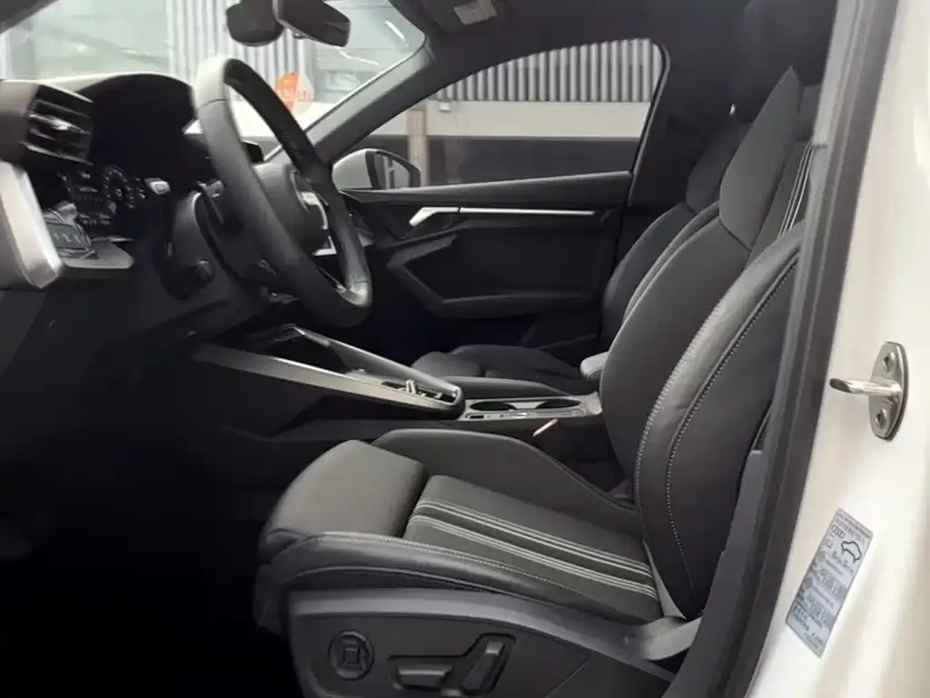 Audi A3 2023 из CN, фото 3