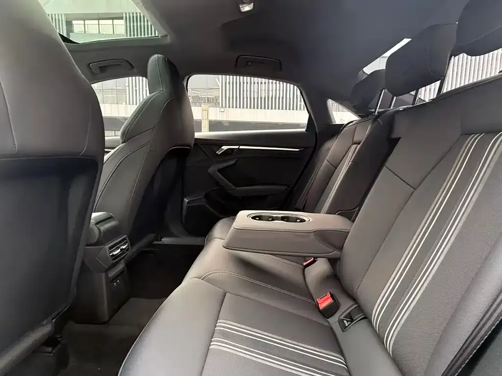 Audi A3 2023 из CN, фото 2