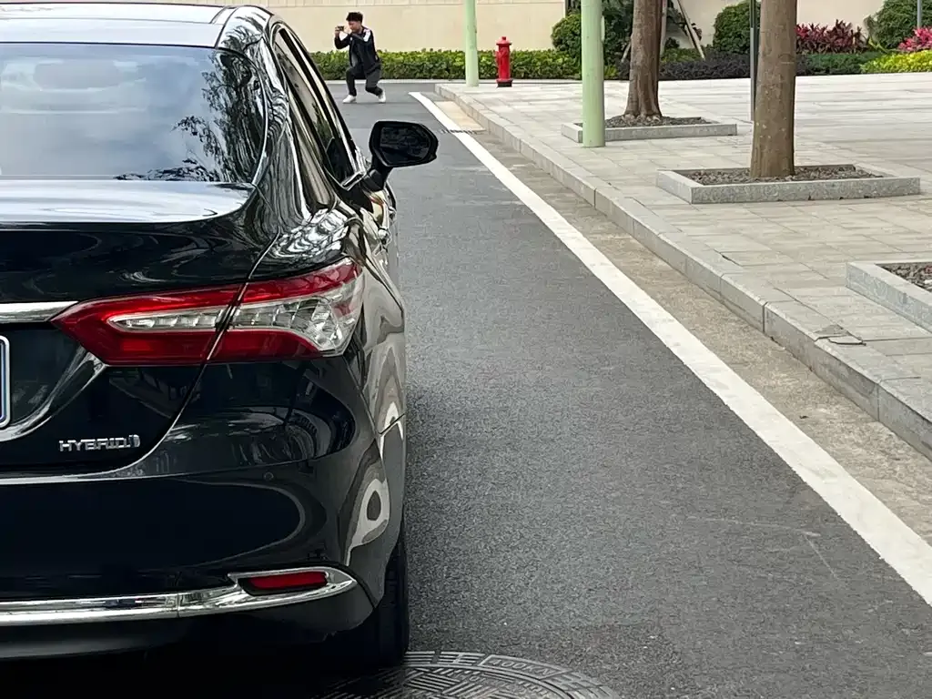 Toyota Camry 2023 из CN, фото 2