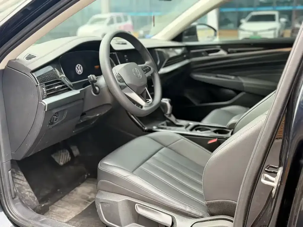 Volkswagen Passat 2023 из CN, фото 3
