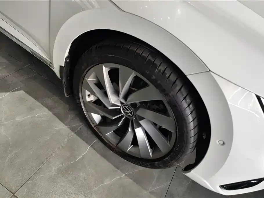 Volkswagen CC 2023 из CN, фото 8