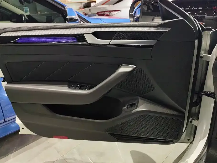 Volkswagen CC 2023 из CN, фото 10