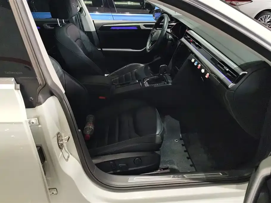 Volkswagen CC 2023 из CN, фото 4