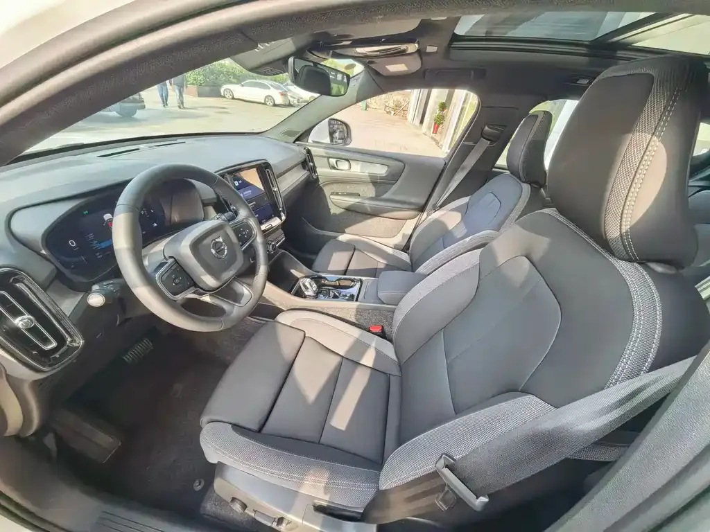 Volvo XC40 2025 из CN, фото 6