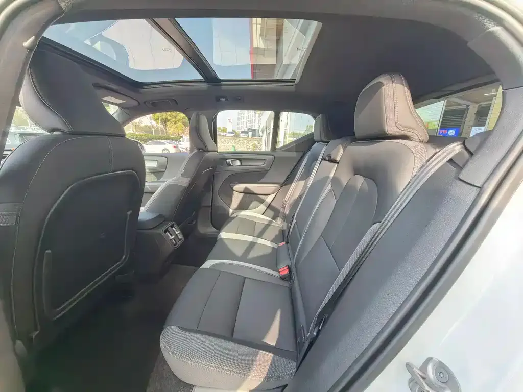 Volvo XC40 2025 из CN, фото 2