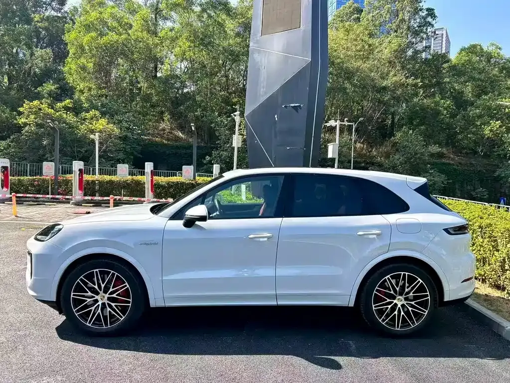 Porsche Cayenne Hybrid — фото 10