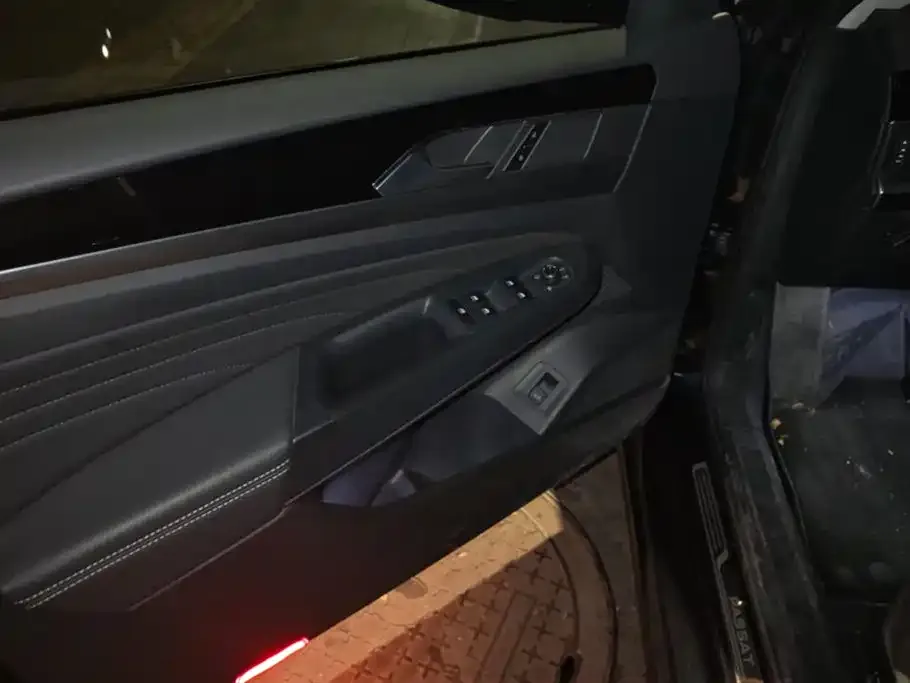 Volkswagen Passat 2023 из CN, фото 7